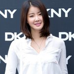 흰셔츠에 까만 <b>슬랙스</b>만 딱 입은 이시영;;;