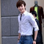 몸매와 센스를 간편하게 뽐내는 이종석 최근 패션