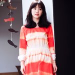 무슨 화선지 같은 원피스를 입은 송혜교