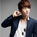 변백현이 <b>교복입</b>을때마다 나오는 포즈