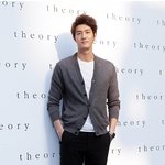 왠만한 모델 기죽이는 기럭지 이기우 ~