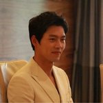 올백<b>수트</b> 입은 현빈
