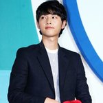 보기만 해도 <b>힐링</b>되는 것 같은 송중기 눈빛