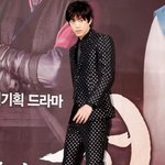 물방울<b>무늬</b> 수트 입은 성준.... 모델출신의 위엄