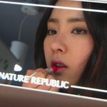 신세경립스틱 바르는 모습이랑 너무 다른 친구...