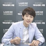 풋풋함이 느껴지는 송중기 라네즈<b>옴므</b> 팬사인회 현장