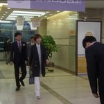 같은 가방 든 황정음과 김성령, <b>도시적</b>인 두 미녀 대결!