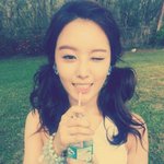 <b>빨대</b> 물고 있는 귀요미 아이돌