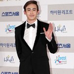 <b>나비</b>넥타이 어울리는 男아이돌