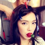 <b>상큼</b>하게 과일 먹고있는 아이돌