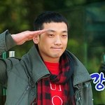 남녀노소 아이돌 경례 <b>포즈</b>
