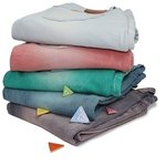 꽃샘추위를 이겨내고 길거리를 물들인 컬러<b>데님</b> 행렬!