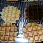 <b>와플</b>을 올리게 될줄이야... 무슨 <b>와플</b>이 더 맛있어 보이나요??...