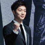 아이돌들의 드라마 제작 <b>발표회</b> 패션