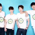 <b>2am</b>는 기본 반팔 티셔츠도 잘어울리네 ><？