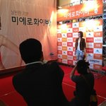 이게 연예인이구나... 乃 ㅠ.ㅠ 팬사인회하는 고준희