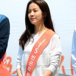 올해도 어김없이 <b>명동</b>을 찾은 한지민.... 천사....