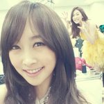 뒤가 더 신경쓰이는 스타들의 <b>셀카</b> 모음