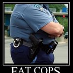 외국경찰 그만좀 떠받드세요