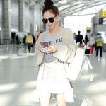 한예슬 최근 기사사진인데 얼굴 크기밖에 안 보임