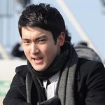 <b>다양</b>한 총 겨눈 모습의 男스타