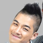 굳게 다묻 <b>입술</b>이 매력적인 아이돌