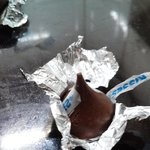 초콜렛에<b>벌레</b>가나왔는데 어떡해요;