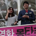 불금에 홍대에 나타난 엄정화 김상경 직찍!