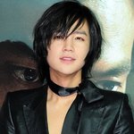 분위기 있는 단발머리의 <b>남자</b> 연예인