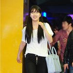청바지에 티 한장 걸쳐도 <b>충분</b>한 우리 수지