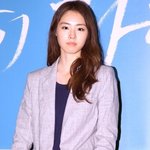 <b>매니</b>시룩으로 입은 이연희