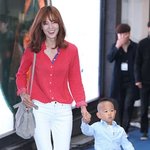 나란히 <b>외출</b> 김성은 모자.. 아들이 아빠만 닮은 듯ㅎㅎ