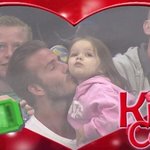 아이스하키 보러갔다가 딸이랑 뽀뽀하는 <b>베컴</b>