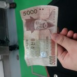 오늘 <b>길</b>가다 오천원 받았다~ㅋㅋ