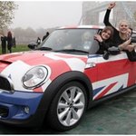 차 한대에 과연 몇 명의 사람이 들어갈 수 있을까?