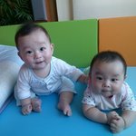 저희 <b>쌍둥이들</b>을 소개합니다...