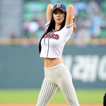 섹시함의 아이콘 클라라! 클럽에서 포착...ㅎㄷㄷ