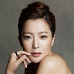 <b>살짝</b> 넓은 미간의 예쁜 연예인