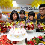비정규직 사원을 정규직으로 <b>전환</b>한 신세계 정용진