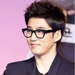 <b>뿔테</b>가 잘 어울리는 지적인 남자 윤계상!
