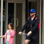 딸이랑 같이 킥보드 타는 휴잭맨ㅋㅋ