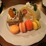 <b>마카롱</b>과 롤케이크