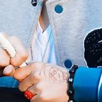 유영재손에<b>낙서</b>하지마..