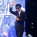 검은 수트 입고 <b>디제</b>잉한 유재석.....ㄷㄷㄷㄷ