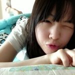 피부에 <b>잡티</b> 하나 없는 아이돌 근접샷