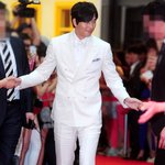 하얀 정장 &amp; 하얀 <b>나비</b> 넥타이 한 정우성