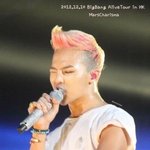 찡그린 <b>표정</b>도 귀여운 아이돌