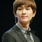 부드러운 <b>인상</b>의 남자 아이돌