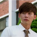 이종석, <b>수영</b> 다리 길어서 화보 같은 교복 패션