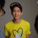 레알 두부같은 <b>온유</b>의 스케쳐스 티셔츠! 화보촬영현장의 귀요미